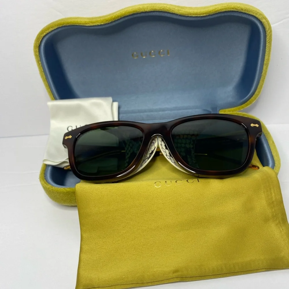 GG0671S Sunglasses by Gucci™. Shape: Rectangle, Material: Acetate,